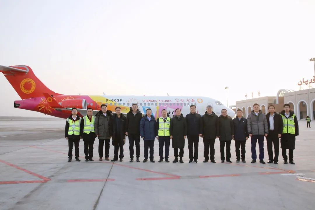 中国商飞董事长调研成都航空ARJ21飞机在新疆运营情况