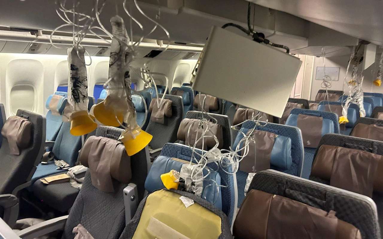 新加坡航空调整作业 警示灯亮起暂停餐饮 空乘回座系安全带