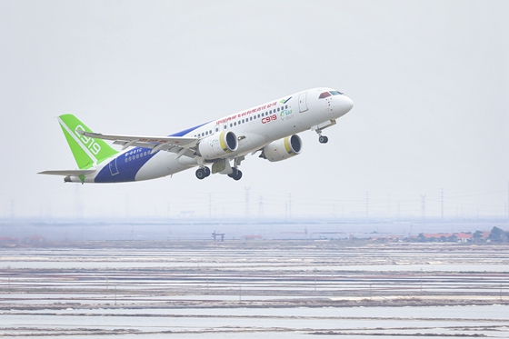 中国国产商用飞机完成首次加注可持续航空燃料（SAF）演示飞行