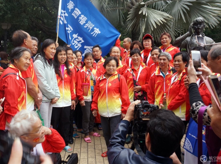 2018年1月1日，广西南宁举行一年一度的邕江冬泳活动，3600人参加， 一名84岁的老太太也参加。